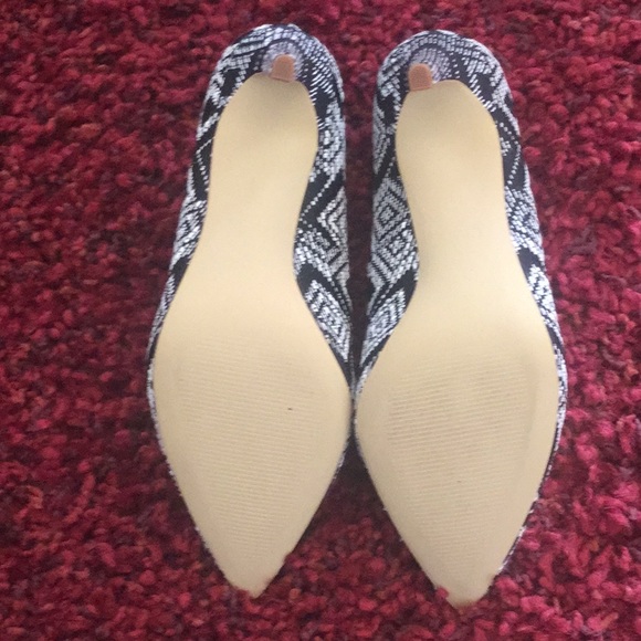 J. Crew IKAT ISABELLE PUMPS - Picture 3 of 4
